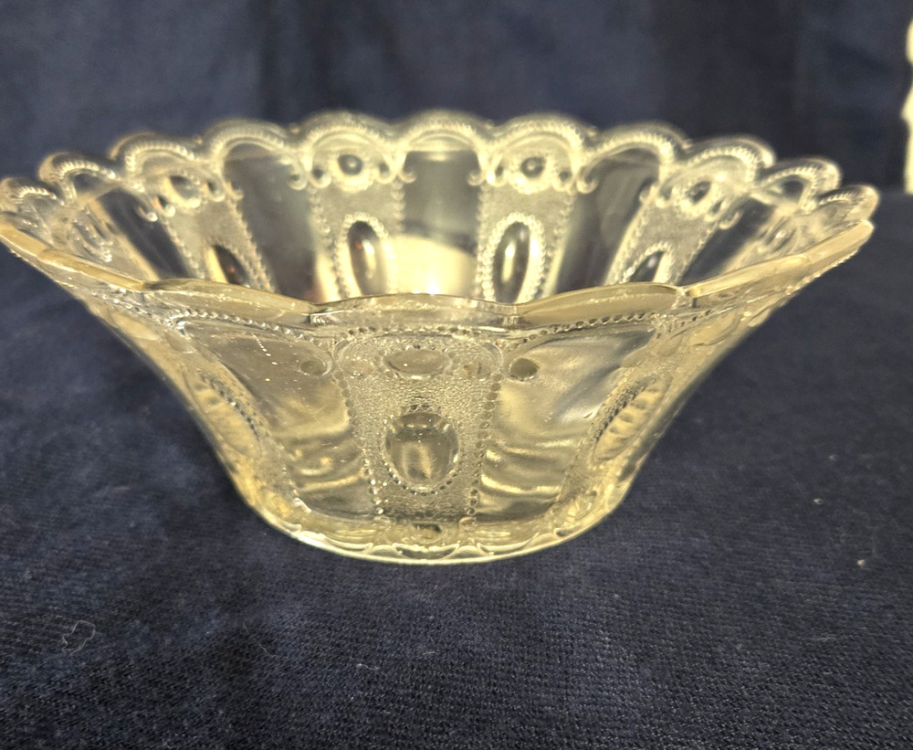 Berry Bowl Early American Pressed Glass Jewel and Teardrop Scalloped Rim Arches